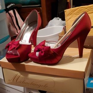 Michaelangelo Maribelle Satin Apple Red Heels 6.5